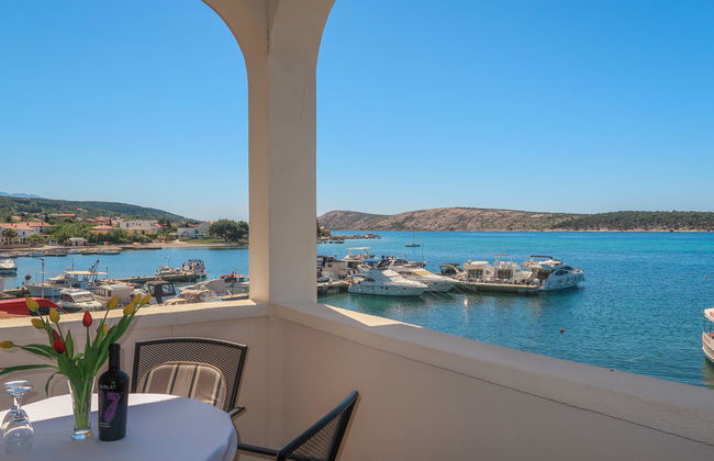 Apartamento de 2 quartos em Rab com jardim e terraço - Foto 9