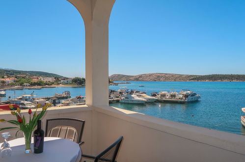 Photo 9 - Appartement de 2 chambres à Rab avec terrasse et vues à la mer