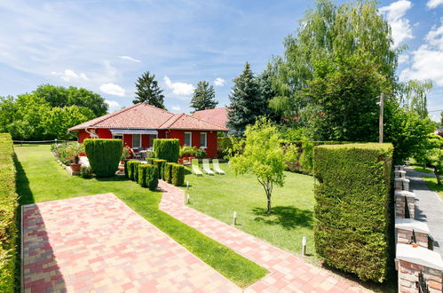 Foto 20 - Casa con 3 camere da letto a Balatonszemes con giardino e vista sulle montagne