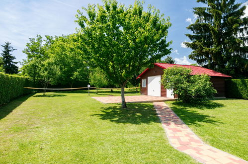 Foto 15 - Casa con 3 camere da letto a Balatonszemes con giardino e vista sulle montagne