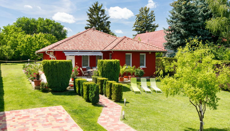 Foto 1 - Casa con 3 camere da letto a Balatonszemes con giardino e vista sulle montagne