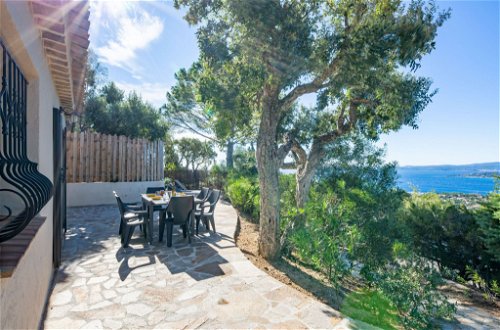 Foto 1 - Casa de 3 habitaciones en Roquebrune-sur-Argens con terraza y vistas al mar