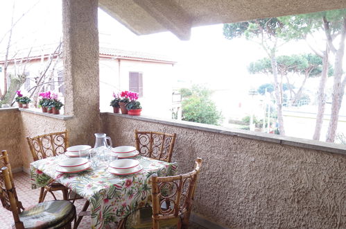 Photo 16 - 2 bedroom Apartment in Anzio with garden and sea view