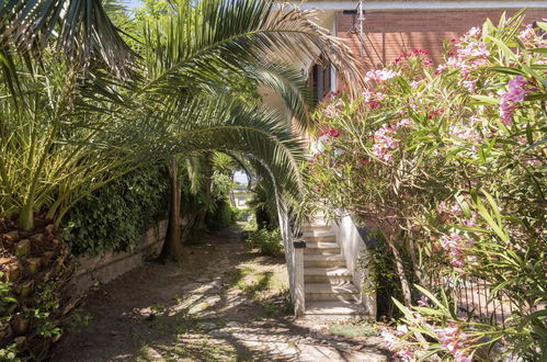 Photo 4 - Appartement de 2 chambres à Anzio avec jardin