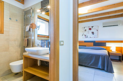 Foto 19 - Appartamento con 2 camere da letto a Lignano Sabbiadoro con piscina e vista mare