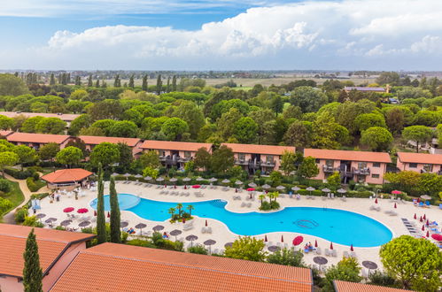 Photo 5 - Maison de 2 chambres à Lignano Sabbiadoro avec piscine et vues à la mer