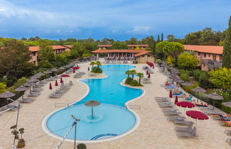 Photo 2 - Maison de 2 chambres à Lignano Sabbiadoro avec piscine et jardin