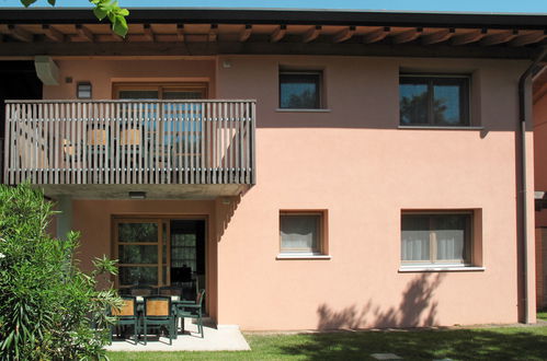 Photo 25 - Appartement de 2 chambres à Lignano Sabbiadoro avec piscine et jardin