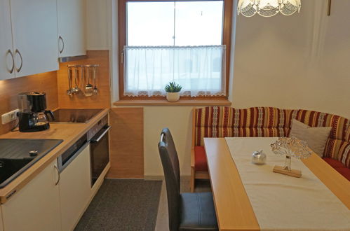 Photo 3 - 2 bedroom Apartment in See with garden and mountain view