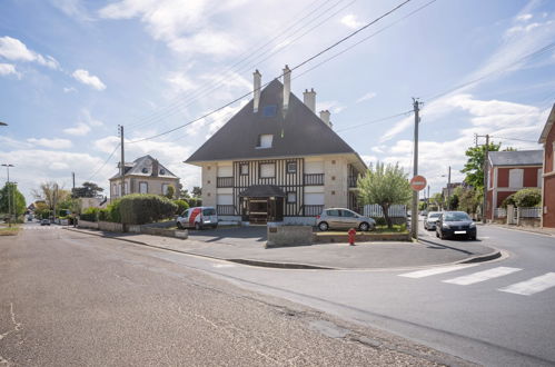 Foto 16 - Apartamento de 1 habitación en Cabourg con jardín y vistas al mar