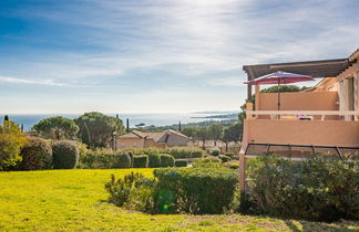 Foto 1 - Appartamento con 2 camere da letto a Sainte-Maxime con piscina e vista mare