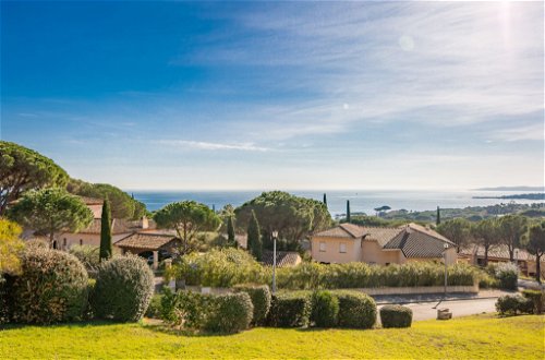 Foto 14 - Apartamento de 2 habitaciones en Sainte-Maxime con piscina y vistas al mar