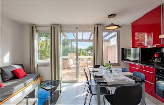 Foto 3 - Apartment mit 2 Schlafzimmern in Sainte-Maxime mit schwimmbad und blick aufs meer