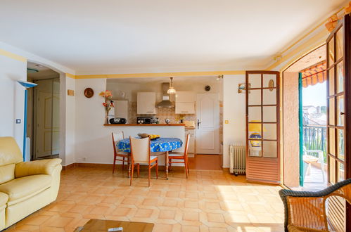 Photo 9 - 1 bedroom Apartment in Saint-Raphaël with swimming pool and garden