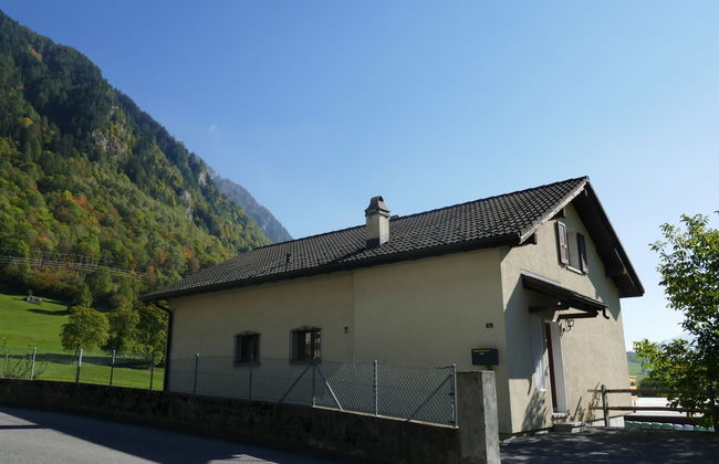 Casa de 3 quartos em Blenio com jardim e sauna - Foto 1