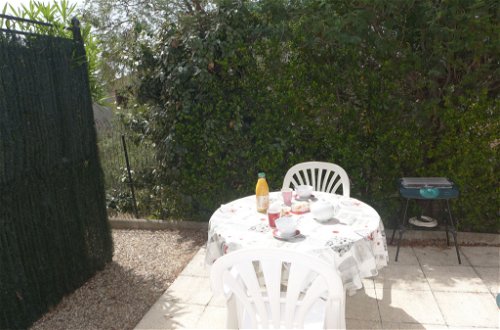 Photo 14 - 1 bedroom Apartment in Roquebrune-sur-Argens with garden and sea view