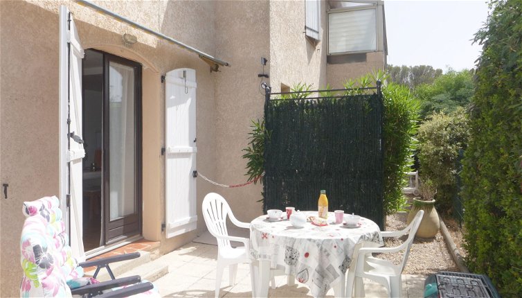Foto 1 - Apartamento de 1 quarto em Roquebrune-sur-Argens com jardim e vistas do mar