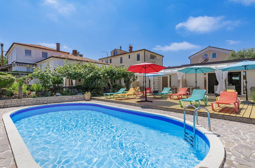 Foto 22 - Apartamento de 1 quarto em Umag com piscina e jardim