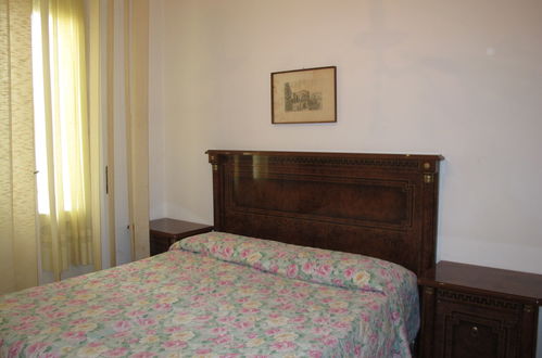 Foto 9 - Appartamento con 4 camere da letto a Cattolica con vista mare