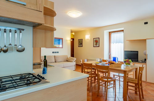 Photo 6 - 2 bedroom Apartment in Garda with swimming pool and garden