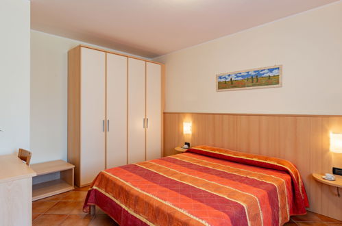 Foto 11 - Appartamento con 2 camere da letto a Garda con piscina e vista sulle montagne