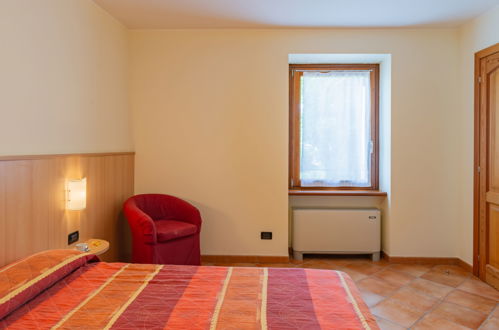 Foto 12 - Apartamento de 2 habitaciones en Garda con piscina y vistas a la montaña