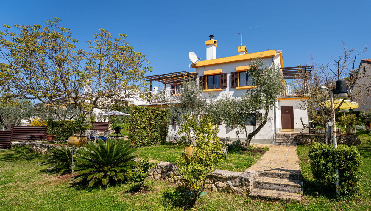 Apartamento de 3 quartos em Omišalj com jardim e terraço - Foto 1