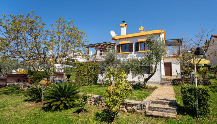 Photo 1 - Appartement de 2 chambres à Omišalj avec jardin et terrasse