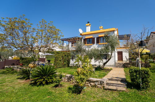 Photo 1 - Appartement de 2 chambres à Omišalj avec jardin et terrasse