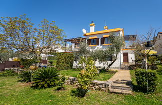 Photo 1 - Appartement de 2 chambres à Omišalj avec jardin et terrasse