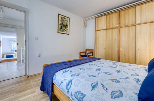 Photo 11 - Appartement de 2 chambres à Omišalj avec jardin et terrasse