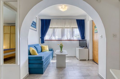 Photo 9 - Appartement de 2 chambres à Omišalj avec jardin et terrasse