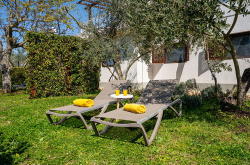 Photo 5 - Appartement de 2 chambres à Omišalj avec jardin et terrasse
