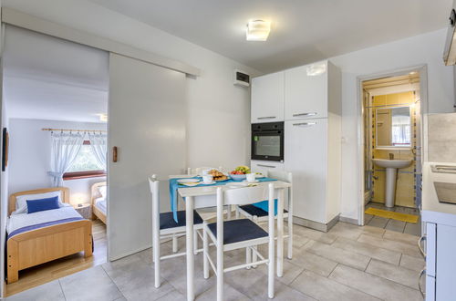 Photo 4 - Appartement de 2 chambres à Omišalj avec jardin et terrasse