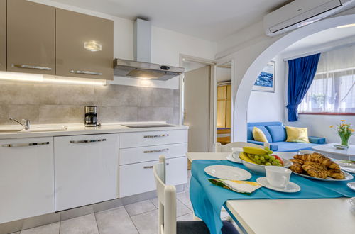 Photo 10 - Appartement de 2 chambres à Omišalj avec jardin et terrasse