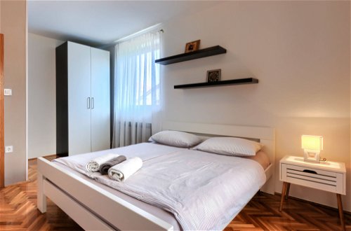 Foto 6 - Appartamento con 3 camere da letto a Umag con terrazza e vista mare