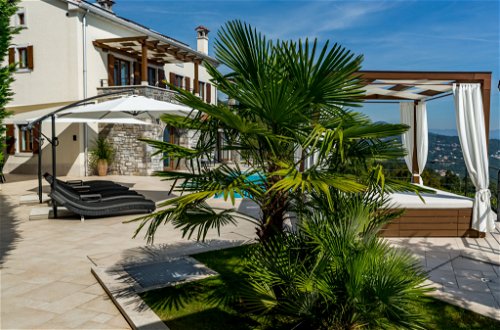Foto 49 - Casa con 4 camere da letto a Opatija con piscina privata e vista mare