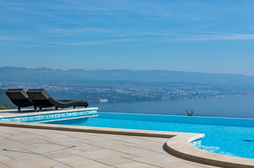 Foto 46 - Casa de 4 habitaciones en Opatija con piscina privada y vistas al mar