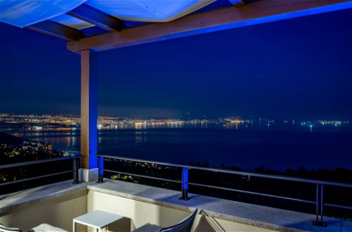 Foto 27 - Casa con 4 camere da letto a Opatija con piscina privata e vista mare
