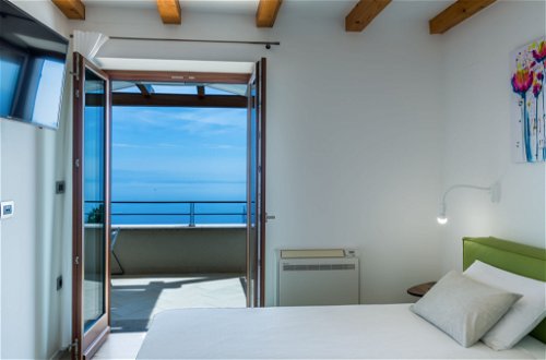 Foto 23 - Casa con 4 camere da letto a Opatija con piscina privata e vista mare