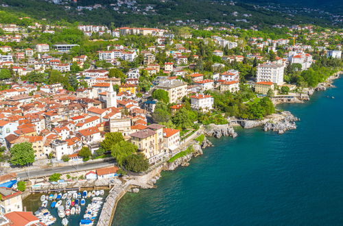 Foto 27 - Appartamento con 3 camere da letto a Opatija con giardino e terrazza