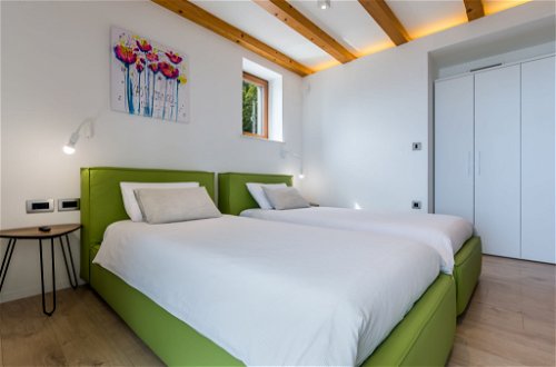 Foto 22 - Casa con 4 camere da letto a Opatija con piscina privata e vista mare