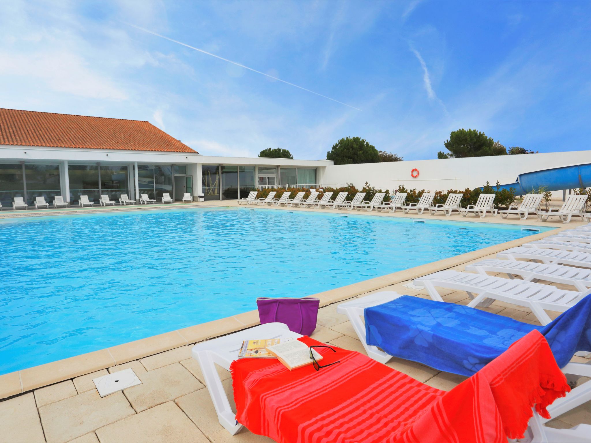 Foto 14 - Appartamento con 1 camera da letto a Les Sables-d'Olonne con piscina e vista mare