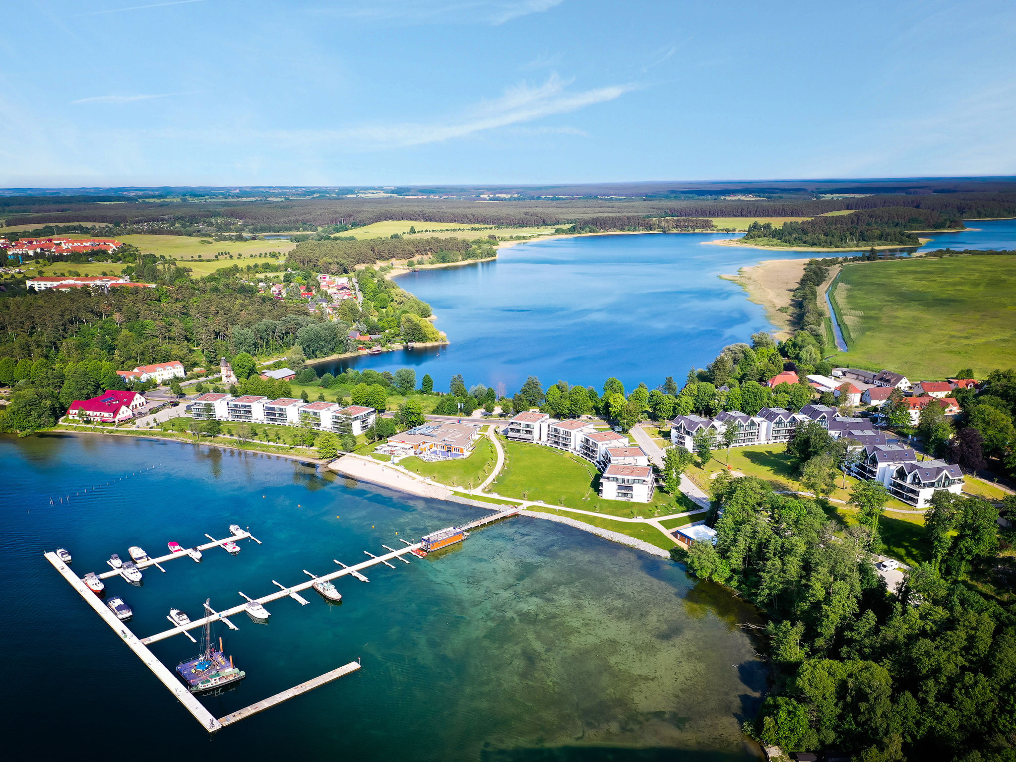 Foto 5 - Apartamento de 1 habitación en Waren (Müritz) con piscina y vistas a la montaña