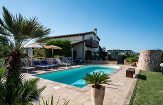 Photo 1 - Maison de 3 chambres à Città Sant'Angelo avec piscine et vues à la mer