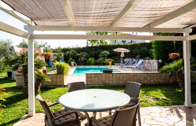 Casa de 3 quartos em Città Sant'Angelo com piscina e jardim - Foto 2