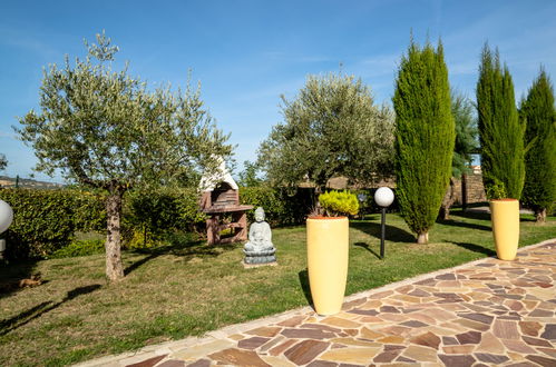 Photo 41 - 3 bedroom House in Città Sant'Angelo with swimming pool and garden