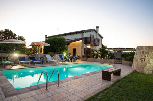 Photo 2 - Maison de 3 chambres à Città Sant'Angelo avec piscine et jardin