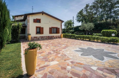 Photo 25 - Maison de 3 chambres à Città Sant'Angelo avec piscine et jardin