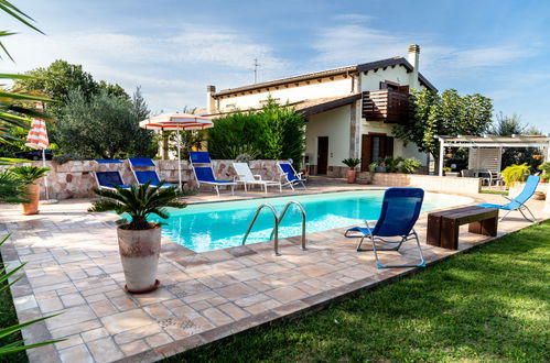 Photo 16 - 3 bedroom House in Città Sant'Angelo with swimming pool and garden